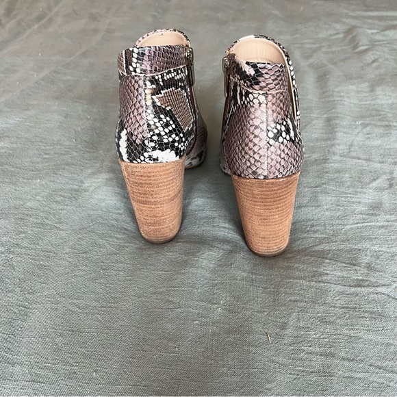 Vince Camuto Leather Bootie Open Toe Block Heels Snake Embossed Women's 7M - Picture 6 of 6